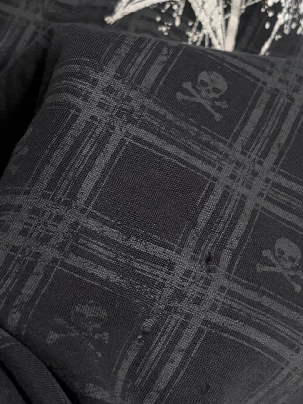 Y2K Hybrid Black T With Skull and Star Graphic - Picture 5 of 5